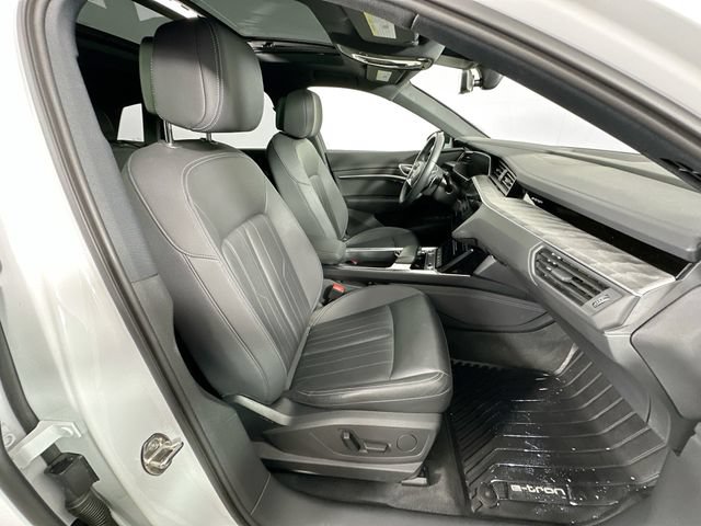 Used 2022 Audi e-tron Premium w/ Convenience Plus Package AWD/4WD image 30