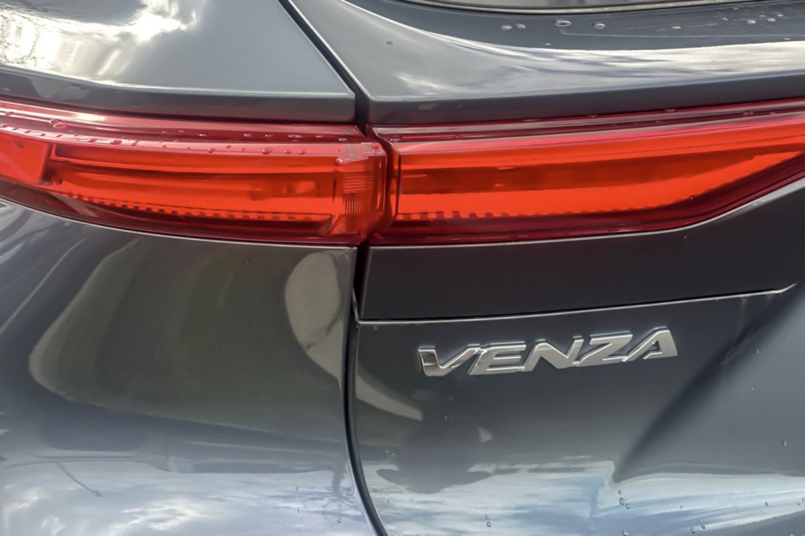 Certified 2024 Toyota Venza LE AWD/4WD image 26