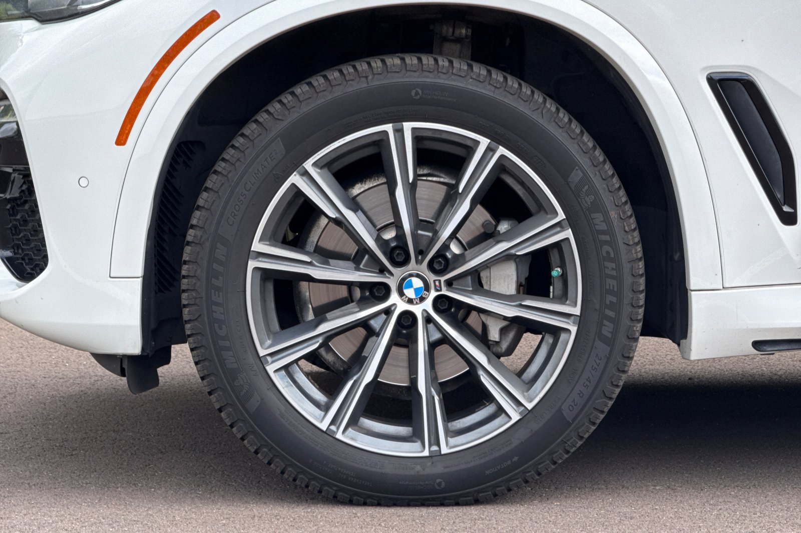 Used 2021 BMW X5 xDrive40i w/ M Sport Package AWD/4WD image 27