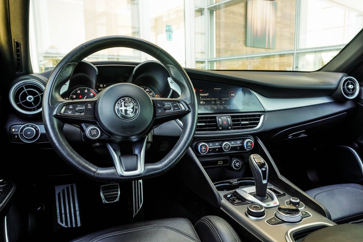 Used 2022 Alfa Romeo Giulia Veloce image 15