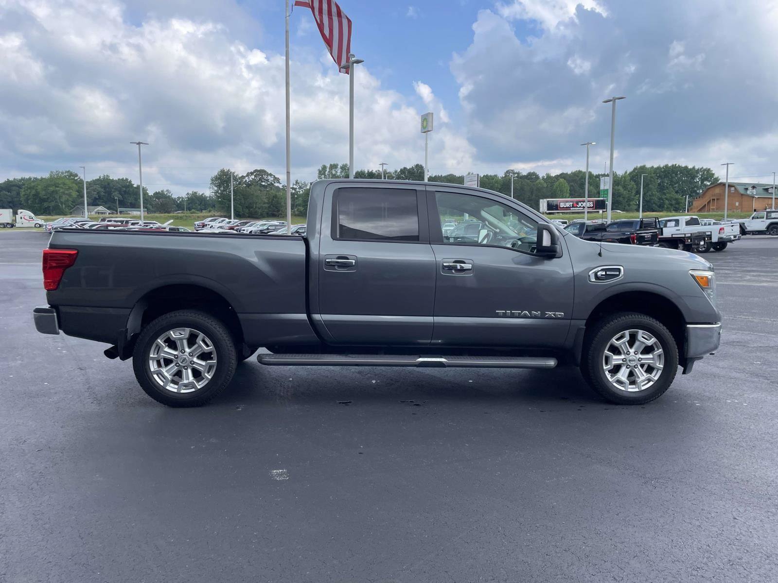 Used 2016 Nissan Titan SV AWD/4WD image 2