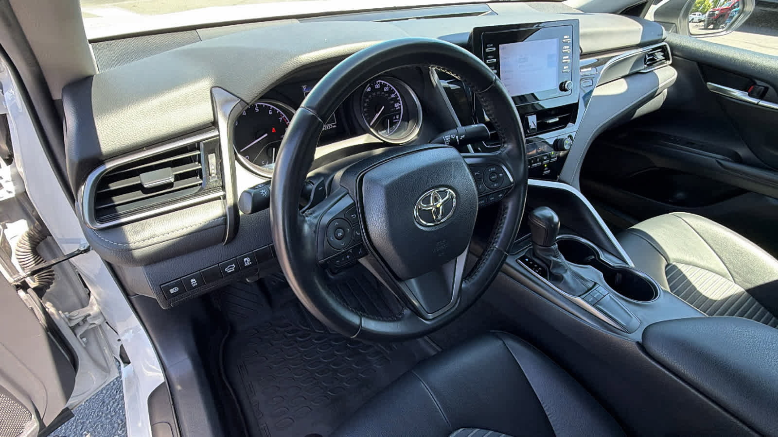Used 2023 Toyota Camry SE FWD image 10