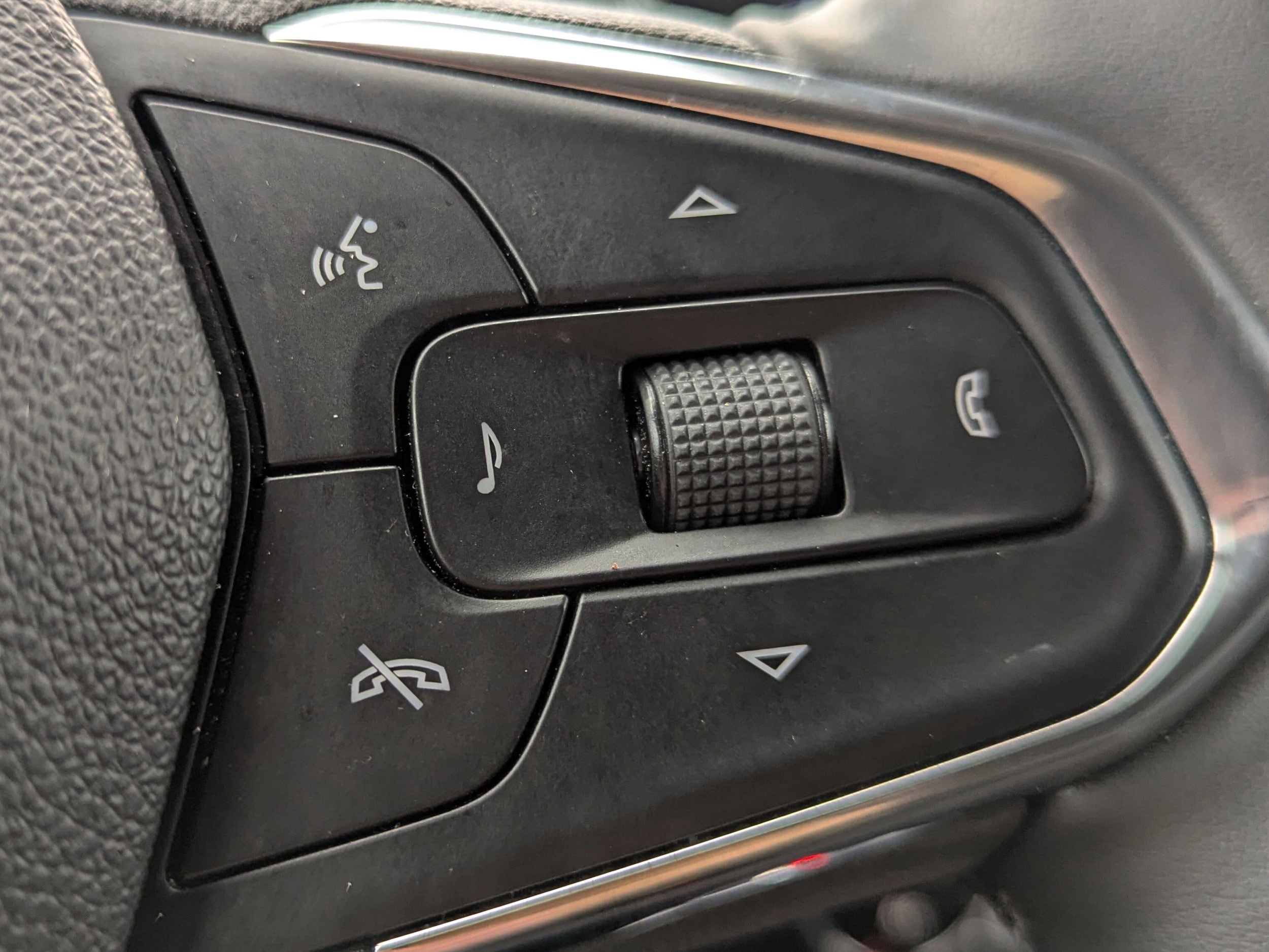 Used 2024 Chevrolet Trax LT w/ Driver Confidence Package image 13