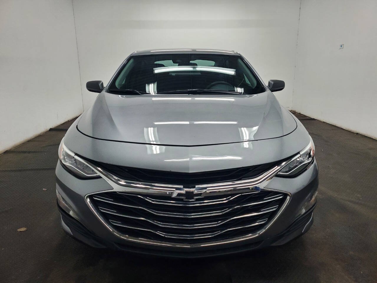 Used 2025 Chevrolet Malibu RS FWD image 2