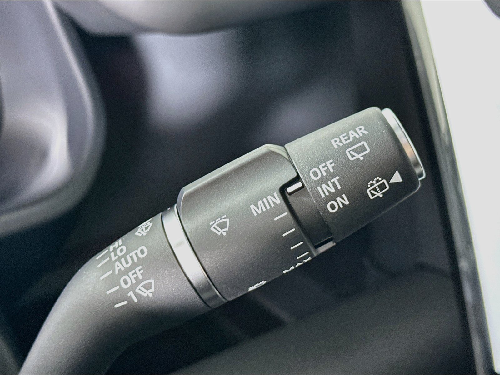 New 2026 Land Rover Defender 110 X-Dynamic SE AWD/4WD image 22