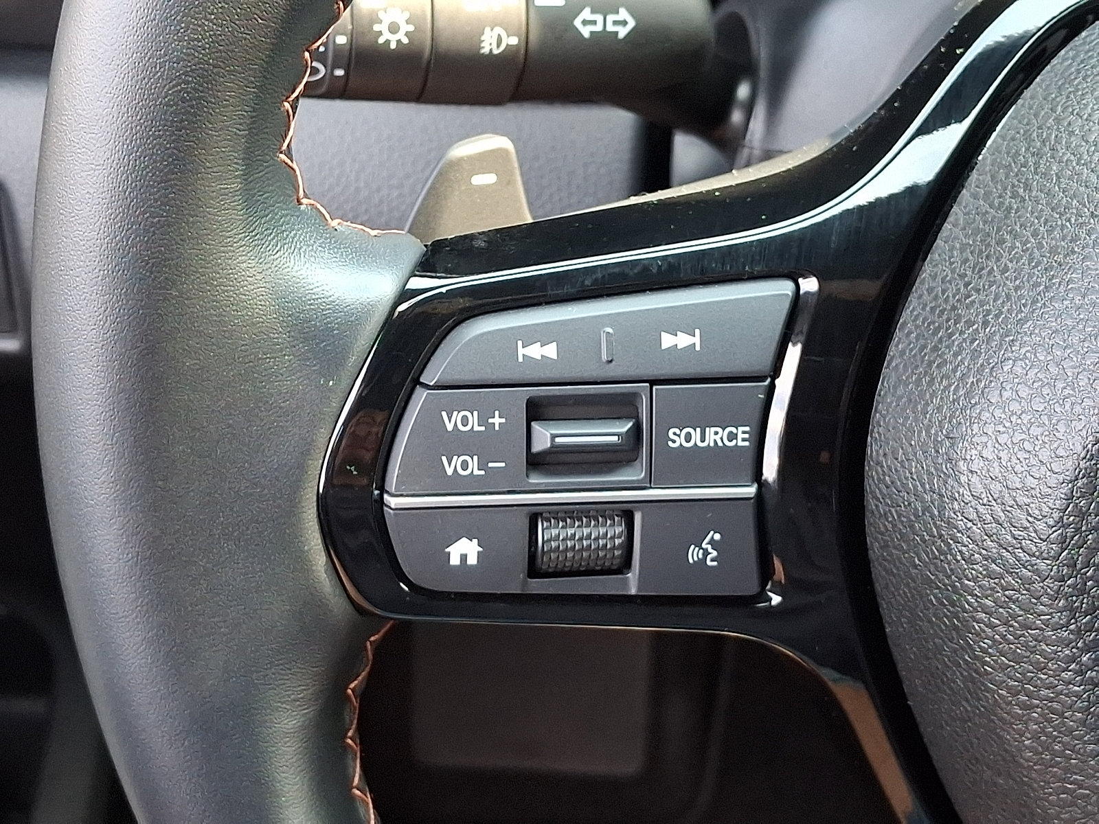 Used 2025 Honda Pilot Sport image 21