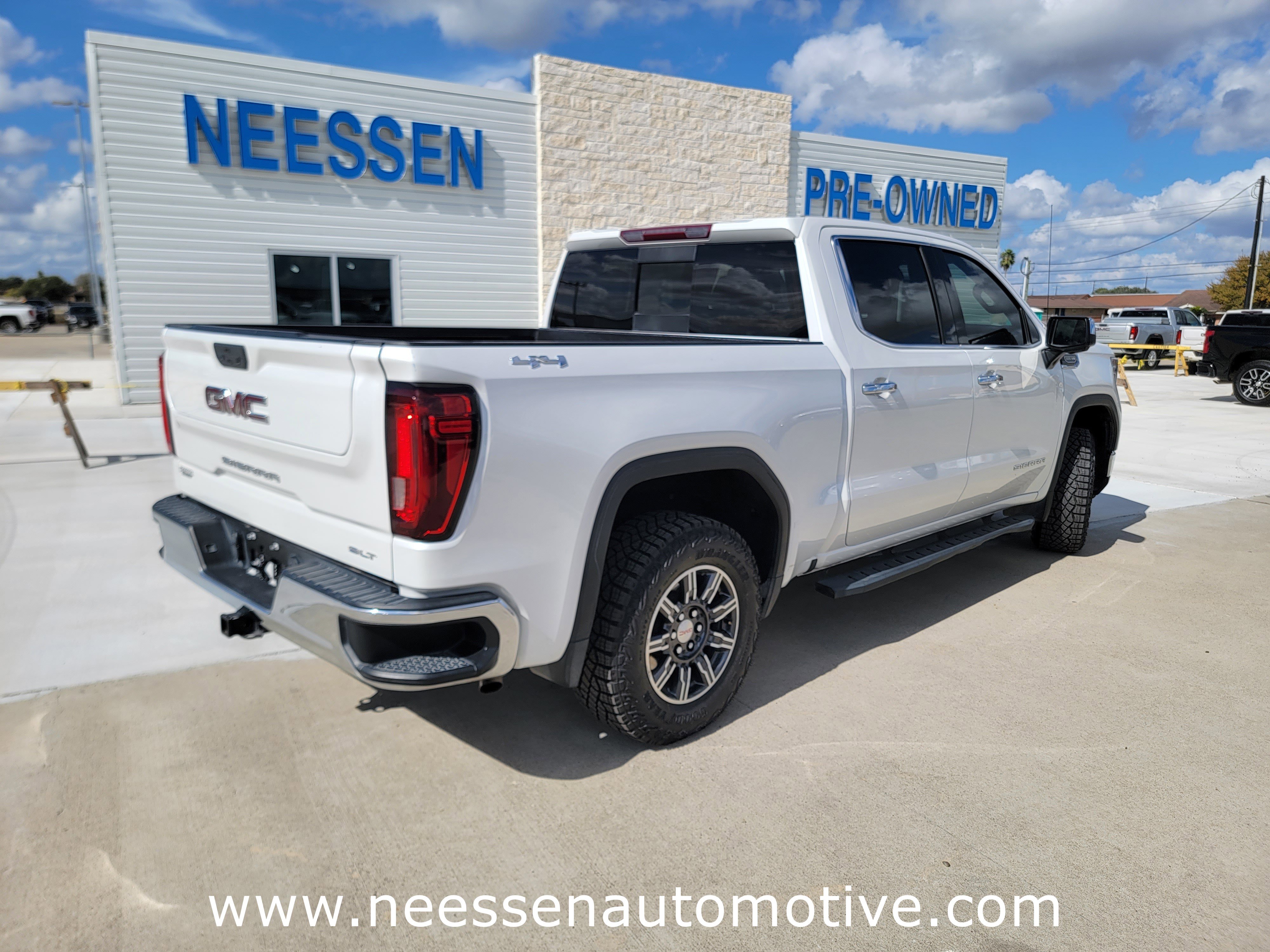 Used 2022 GMC Sierra 1500 SLT w/ SLT Convenience Package image 7