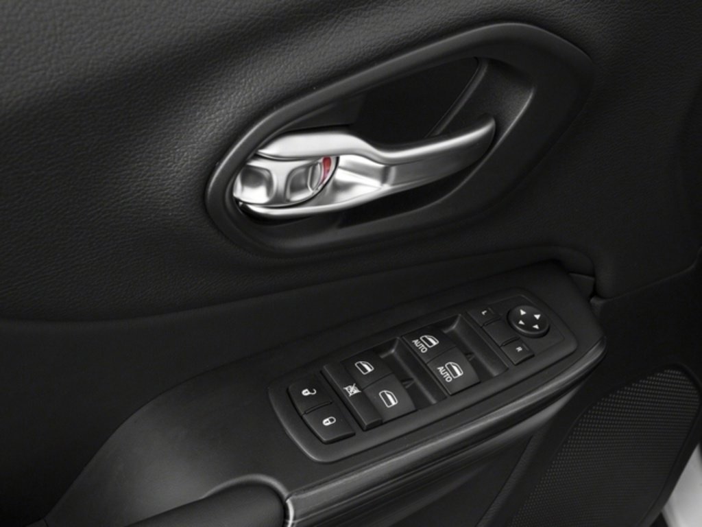 Used 2017 Jeep Cherokee Trailhawk w/ Cold Weather Group image 19