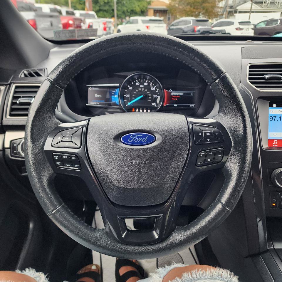 Used 2018 Ford Explorer XLT w/ Equipment Group 201A AWD/4WD image 8