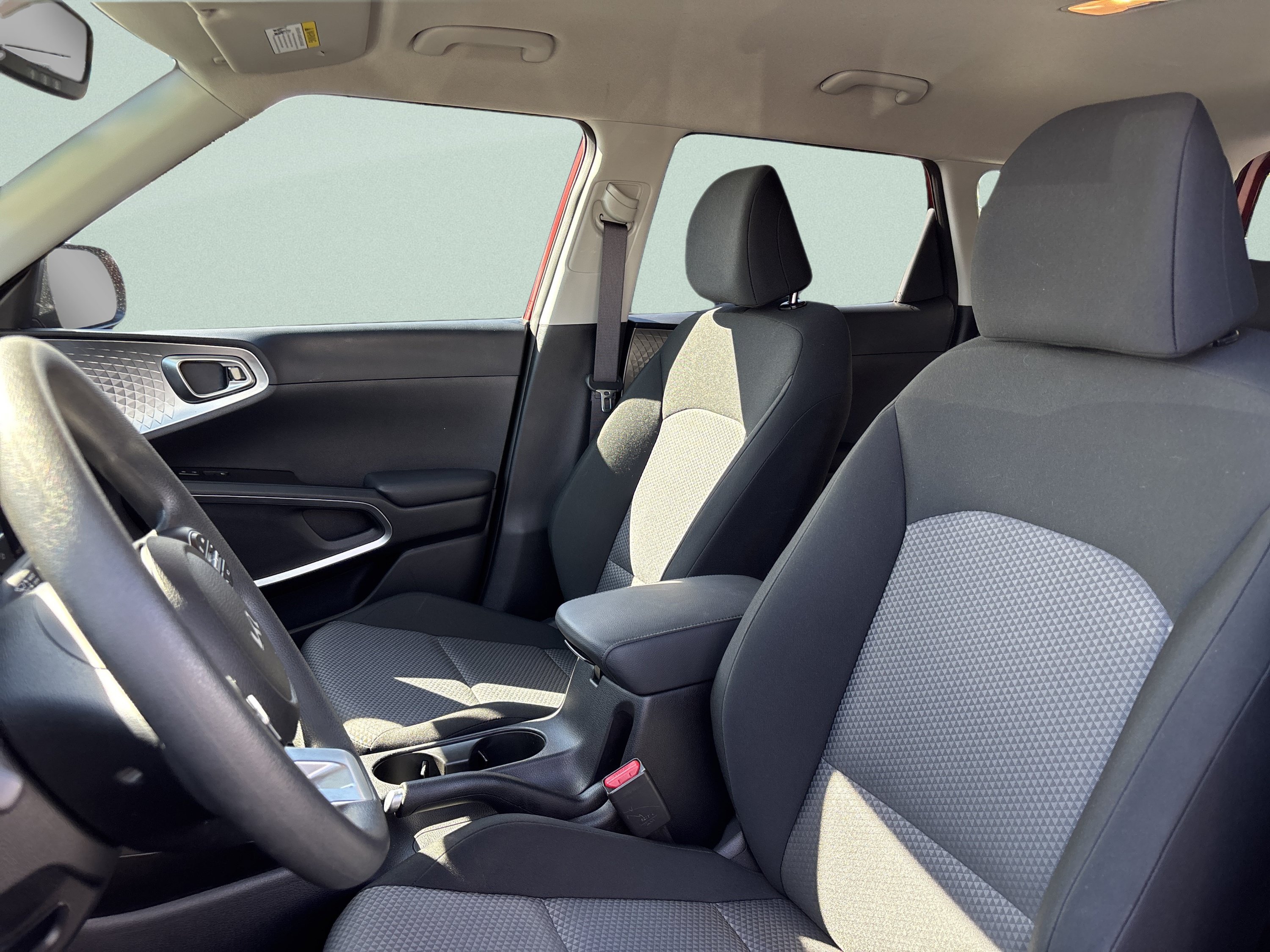 Used 2025 Kia Soul LX w/ LX Technology Package FWD image 11