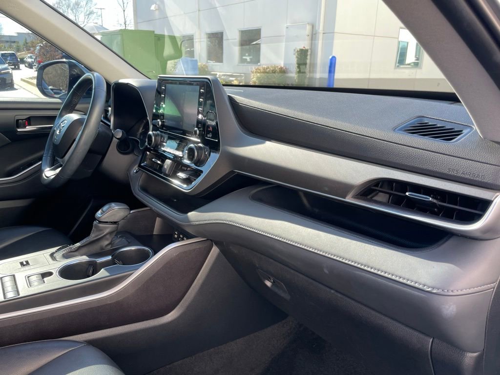 Used 2022 Toyota Highlander XLE image 34