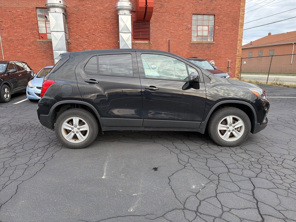 Certified 2022 Chevrolet Trax LS w/ Tint and Cruise Package image 8