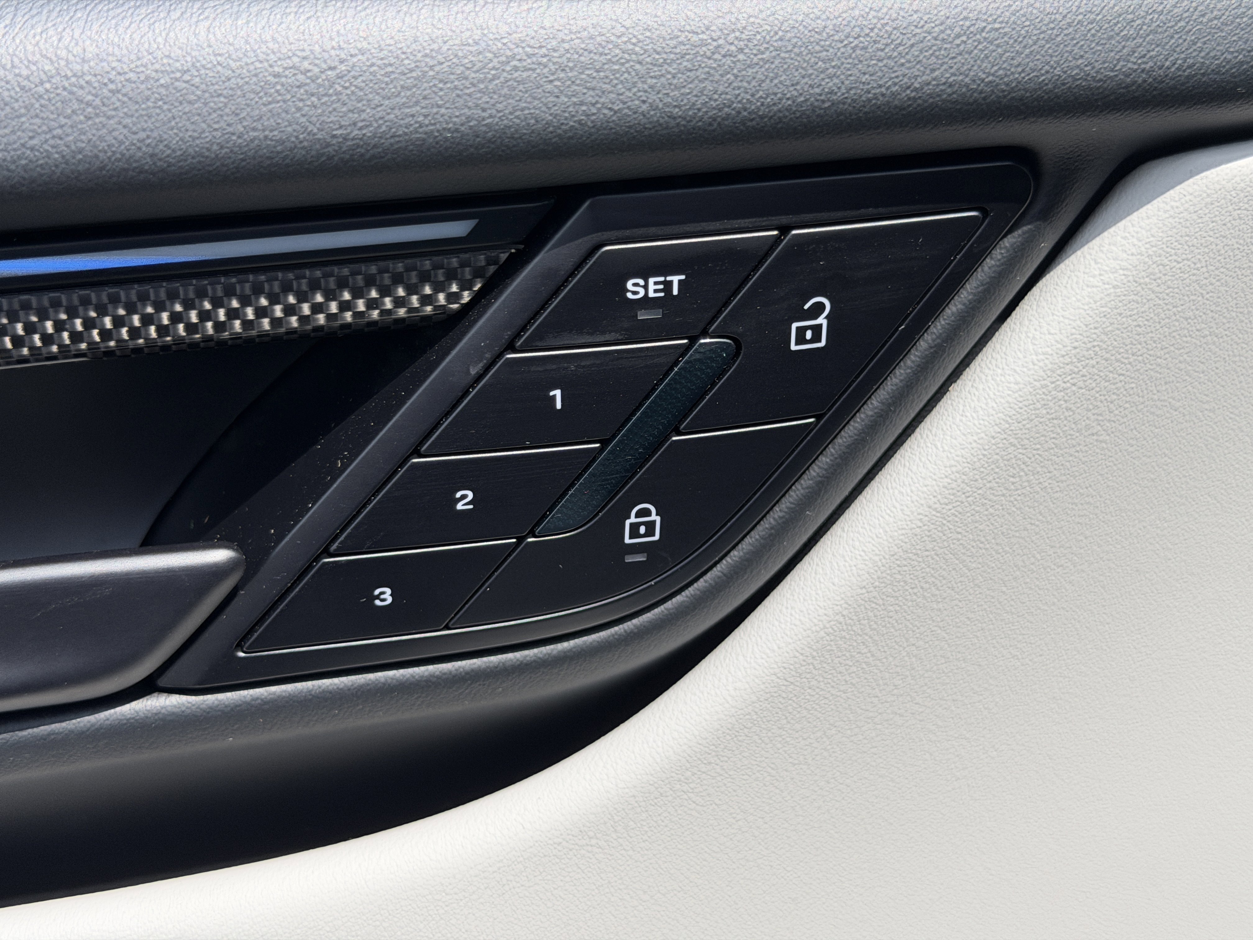 Certified 2024 Porsche Macan Turbo Electric image 21