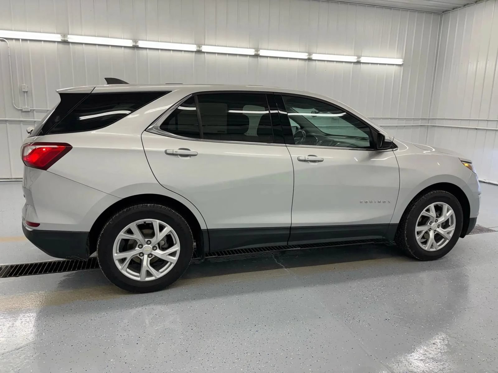 Used 2019 Chevrolet Equinox LT FWD image 3