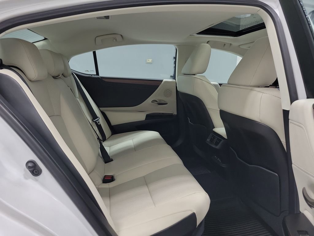 Used 2024 Lexus ES 300h w/ Premium Package FWD image 17