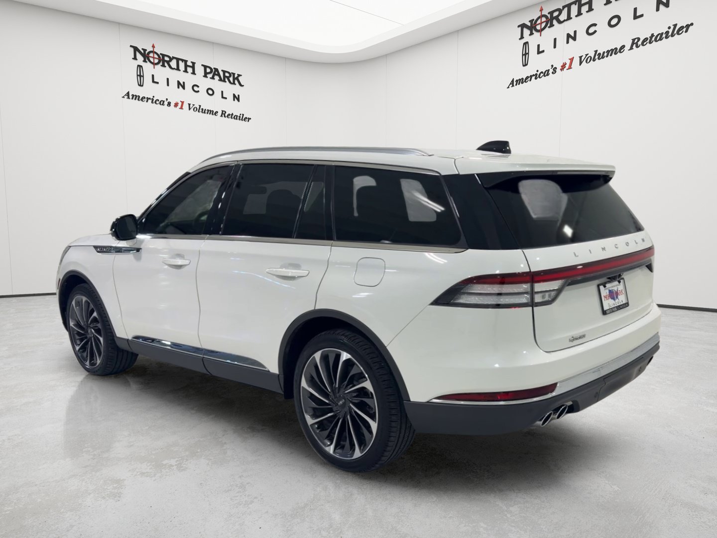 Used 2026 Lincoln Aviator Reserve AWD/4WD image 3