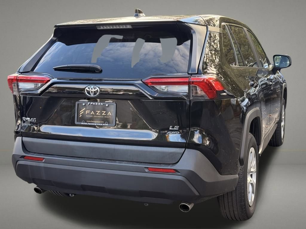 Used 2022 Toyota RAV4 LE image 5
