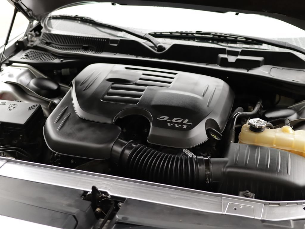 Used 2016 Dodge Challenger SXT RWD image 27