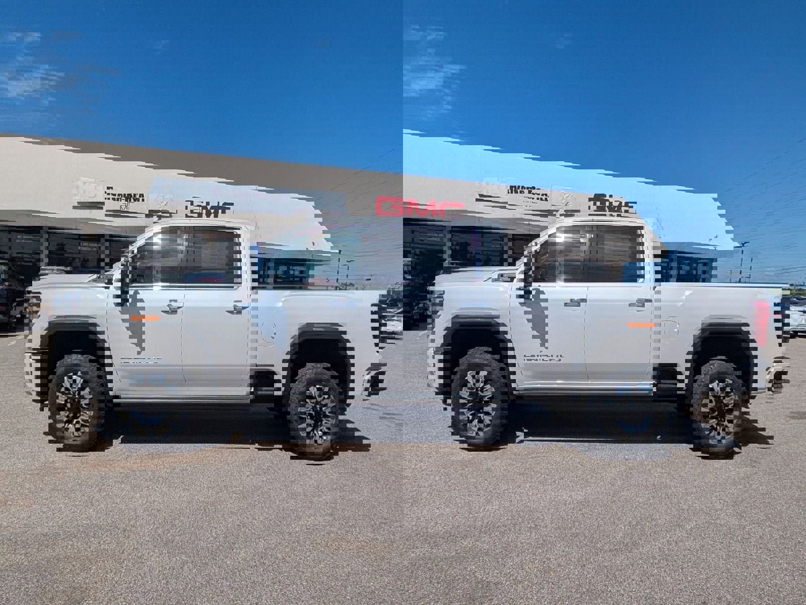 New 2025 GMC Sierra 2500 Denali w/ Denali Reserve Package image 2