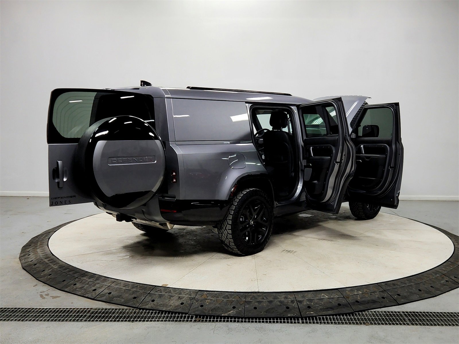 Used 2024 Land Rover Defender 130 Outbound image 15