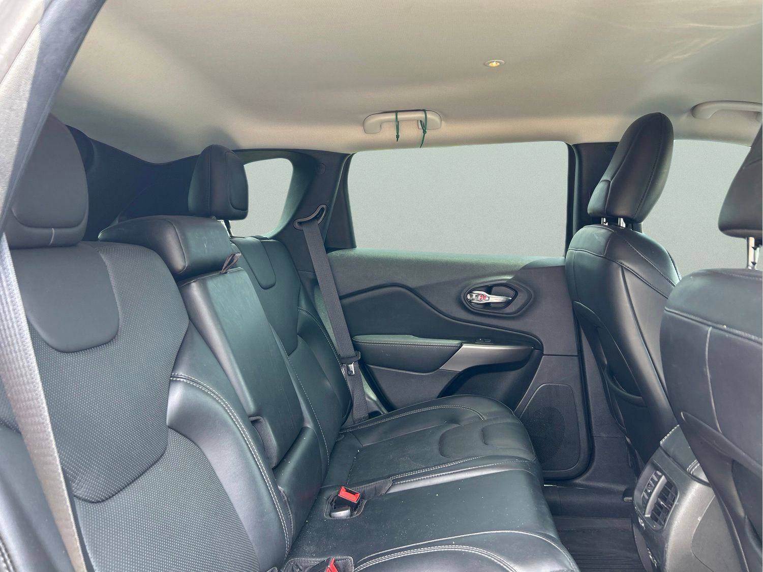 Certified 2021 Jeep Cherokee Latitude Lux w/ Comfort/Convenience Group FWD image 10