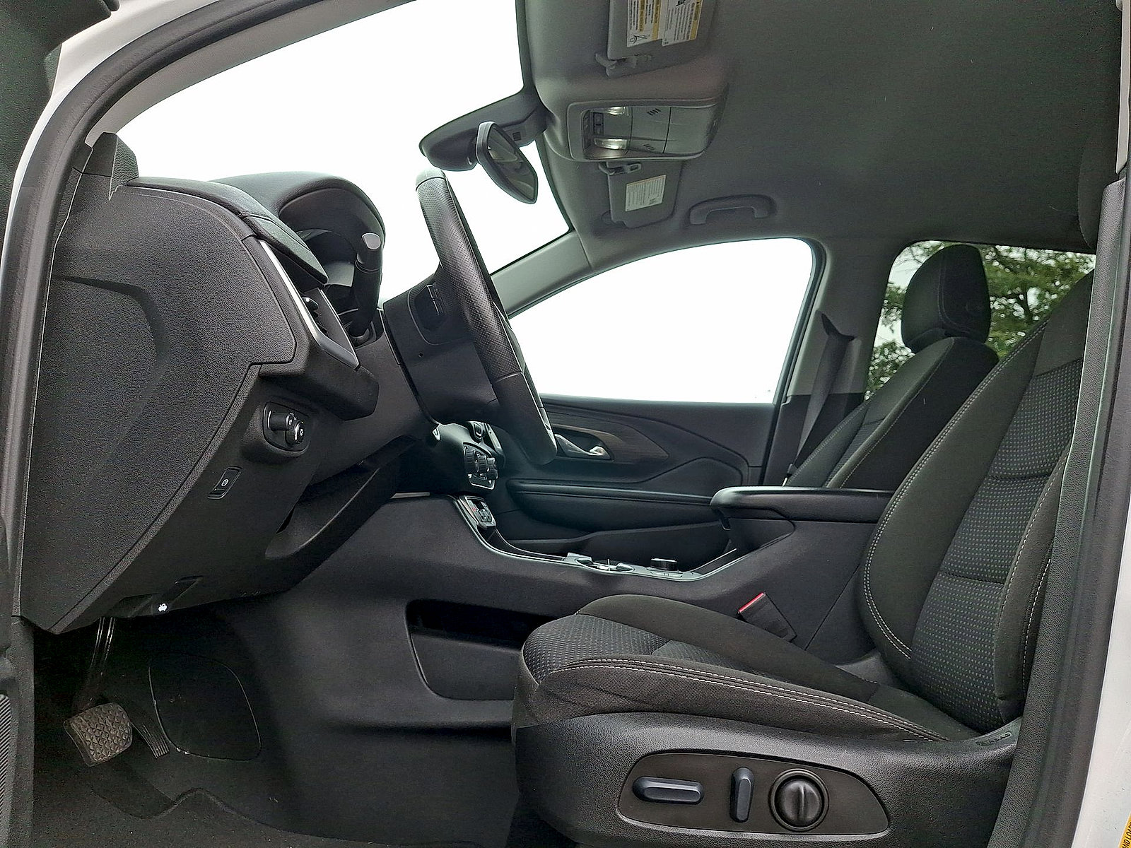 Used 2023 GMC Terrain SLE w/ Driver Convenience Package AWD/4WD image 11