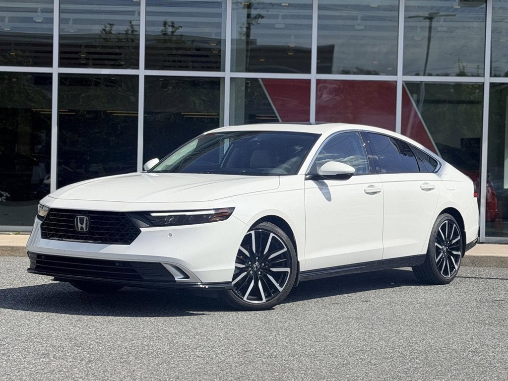 Used 2025 Honda Accord Touring image 1