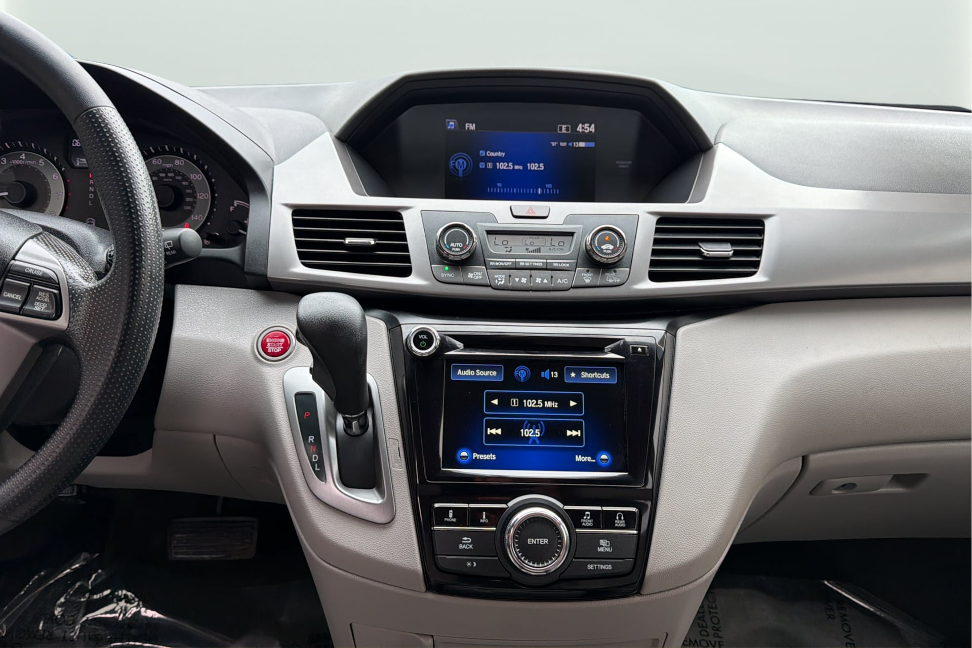 Used 2016 Honda Odyssey SE image 15