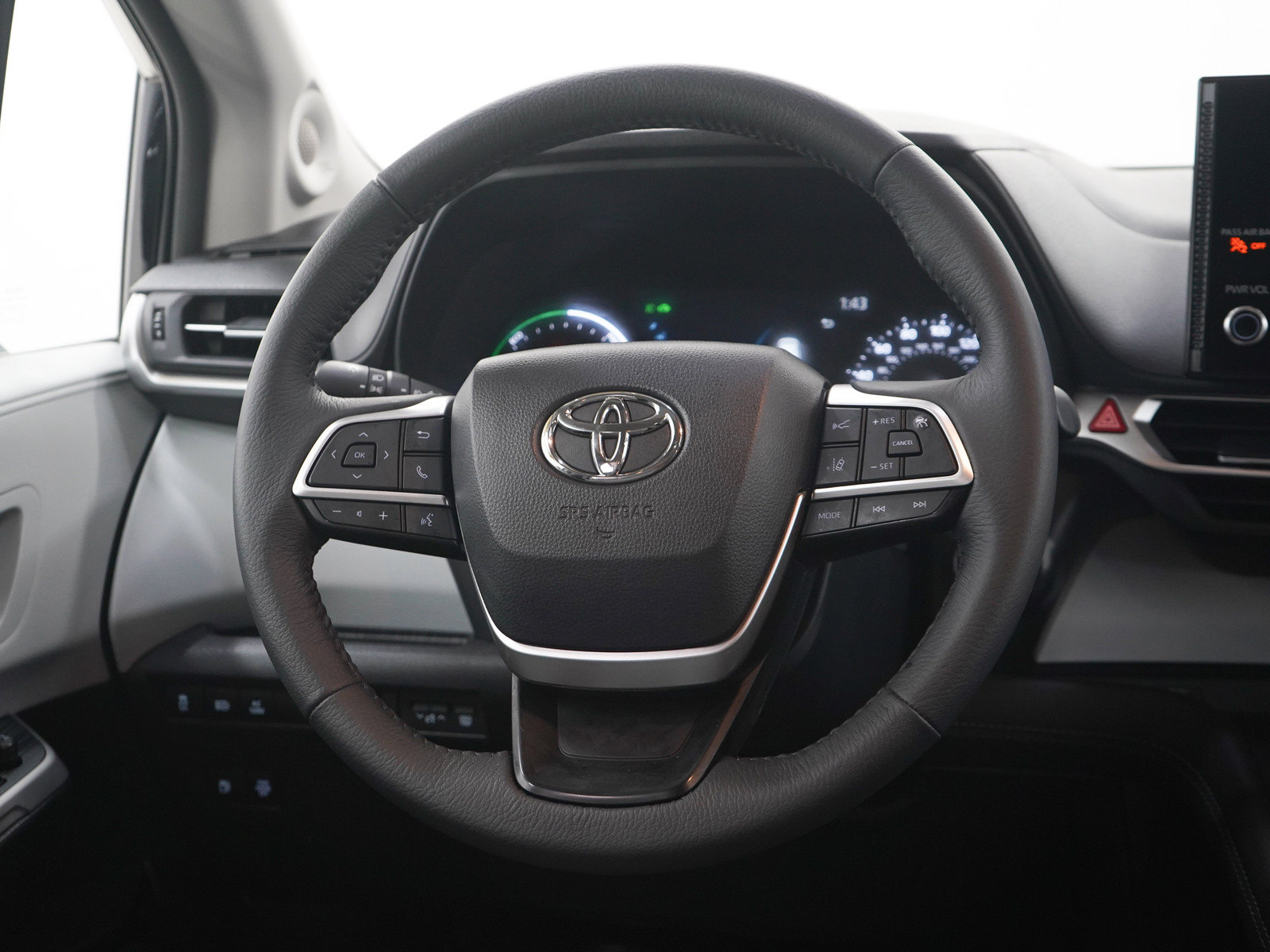 Used 2025 Toyota Sienna XLE w/ XLE Plus Package AWD/4WD image 18