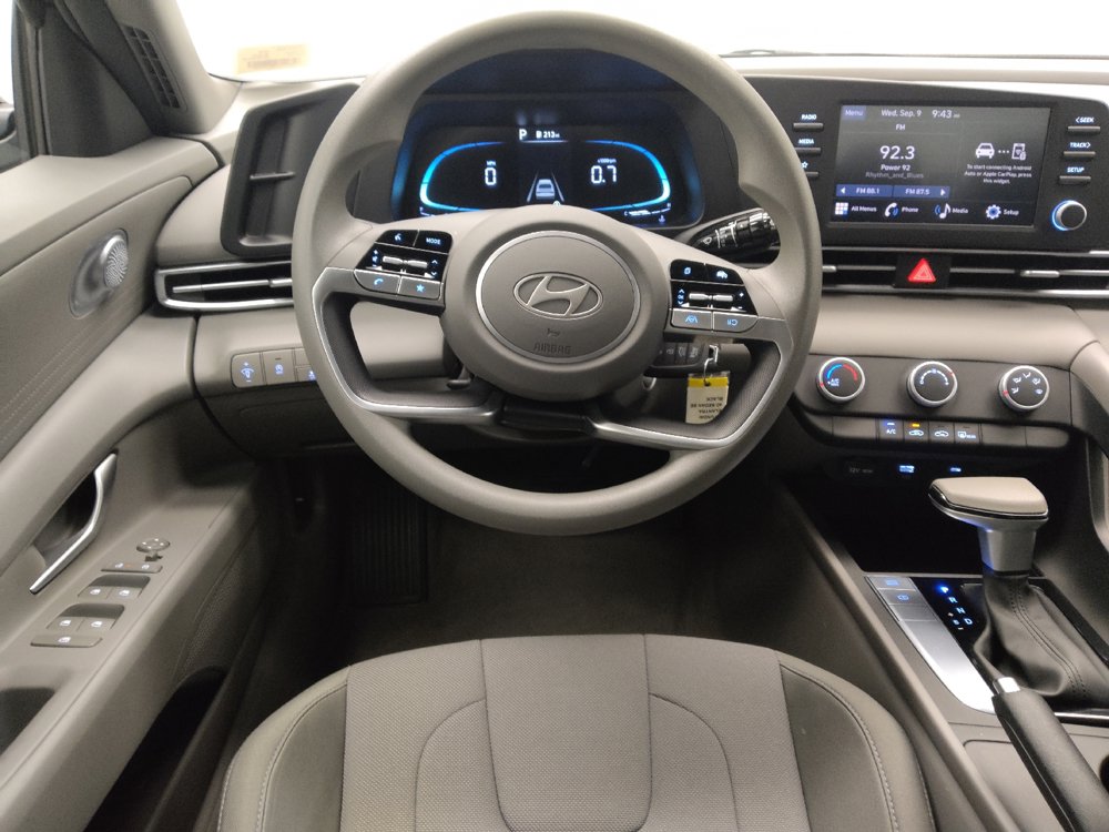 Used 2025 Hyundai Elantra SE FWD image 22