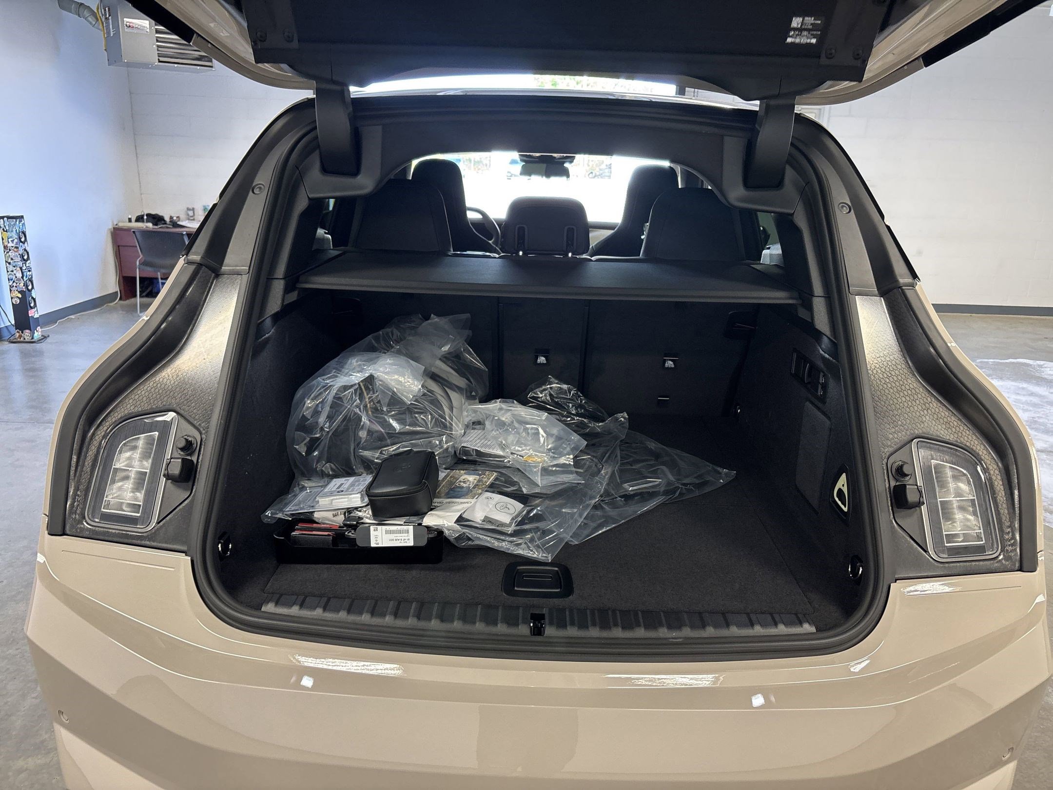New 2026 BMW iX xDrive60 w/ Premium Package image 27
