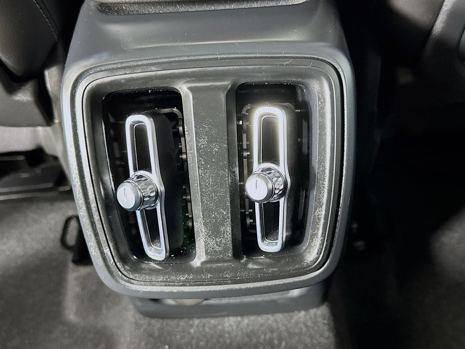Used 2023 Volvo XC40 B5 Plus w/ Climate Package AWD/4WD image 27