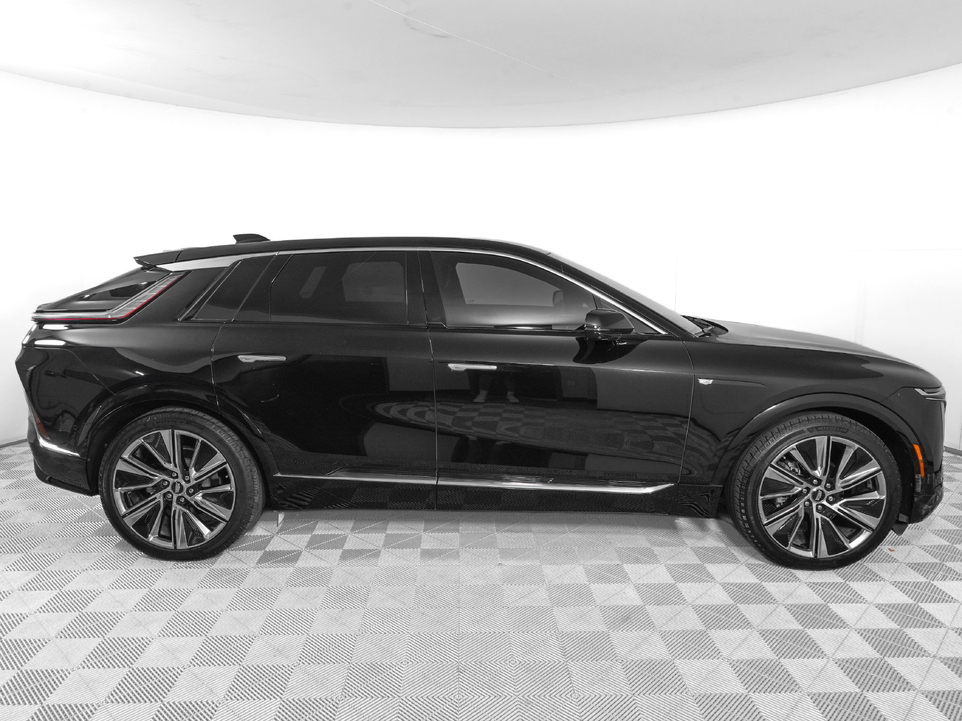 Used 2023 Cadillac Lyriq 2WD image 3