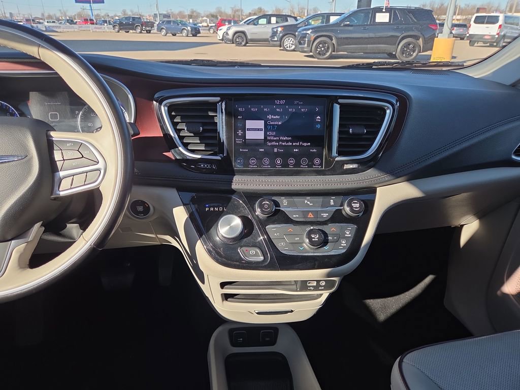 Used 2019 Chrysler Pacifica Limited image 24