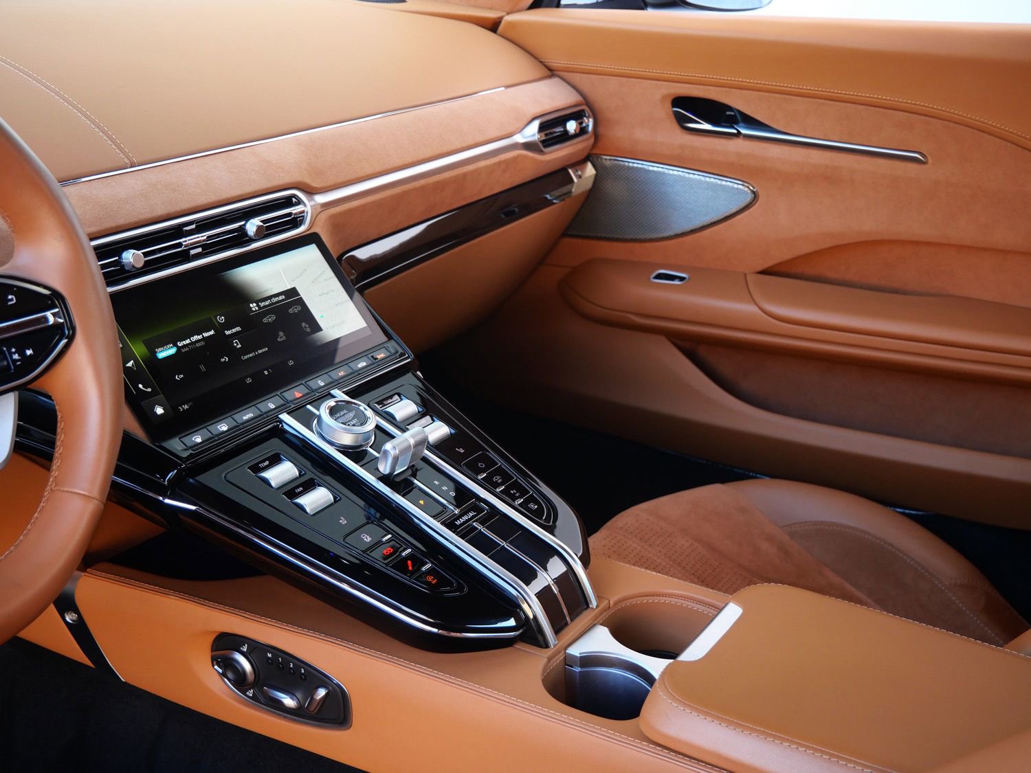 Used 2025 Aston Martin V8 Vantage Coupe image 10