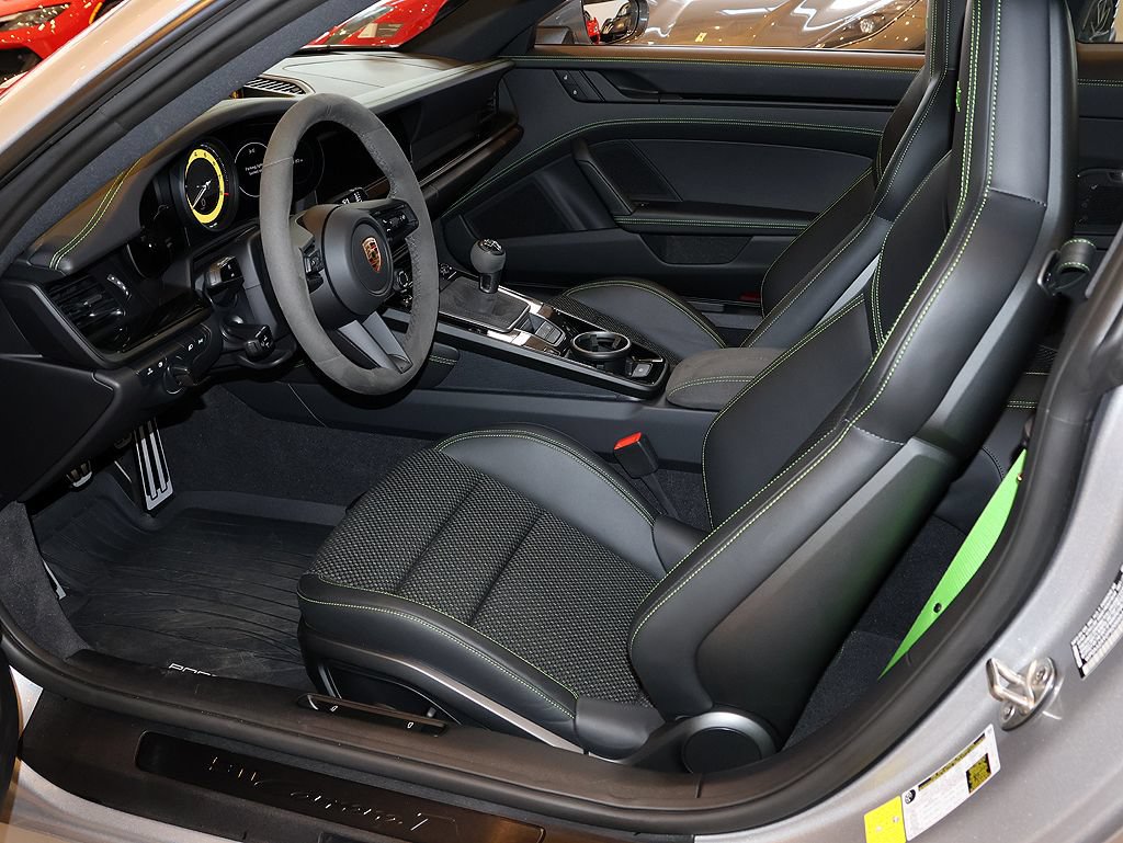 Used 2023 Porsche 911 Carrera T RWD image 4