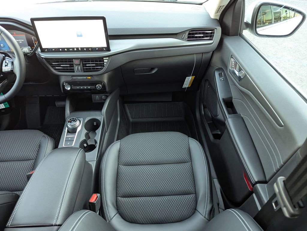 New 2026 Ford Escape SE w/ Class II Trailer Tow Package FWD image 16