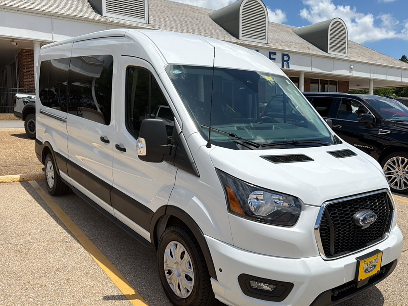 Used 2025 Ford Transit 350 XLT RWD image 1