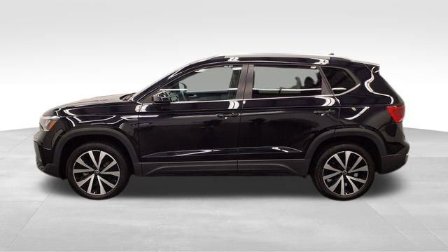 Used 2024 Volkswagen Taos SE image 4