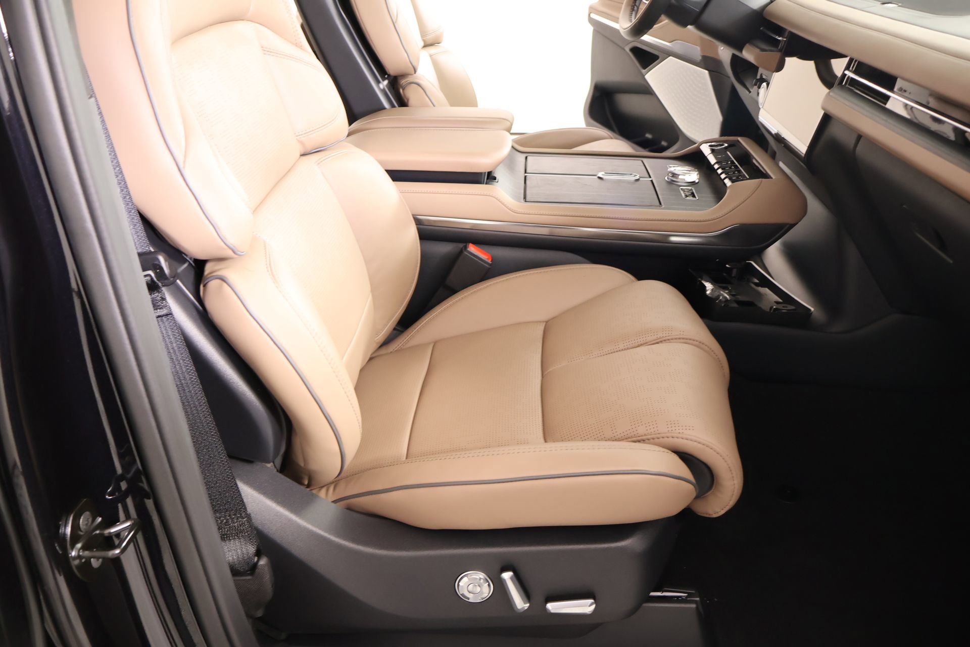 New 2026 Lincoln Navigator L Black Label AWD/4WD image 15