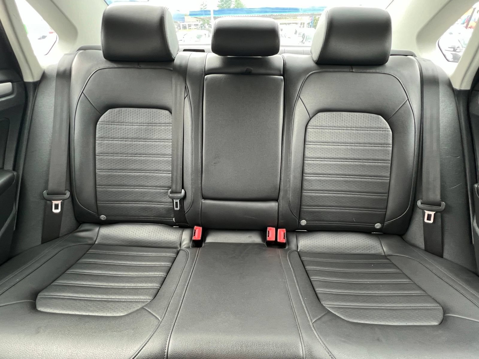Used 2015 Volkswagen Passat 1.8T SE FWD image 18