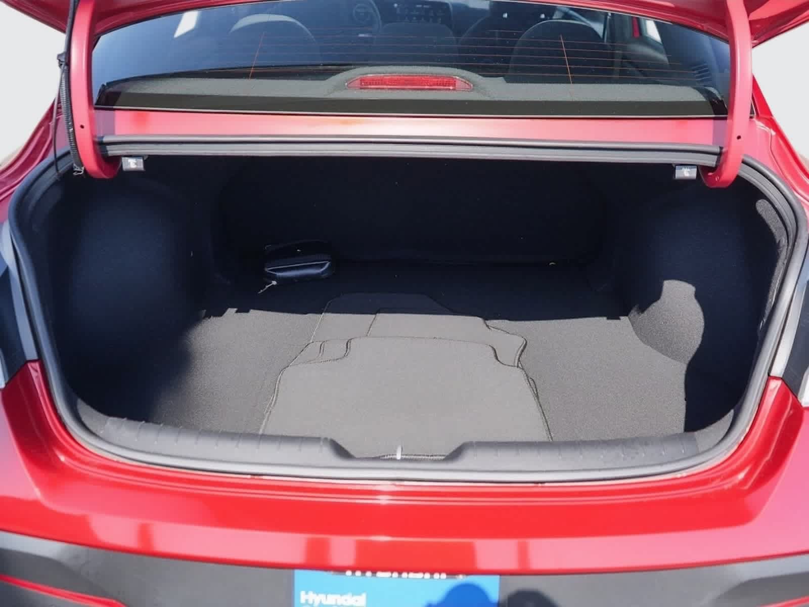 Used 2025 Hyundai Elantra SEL FWD image 29