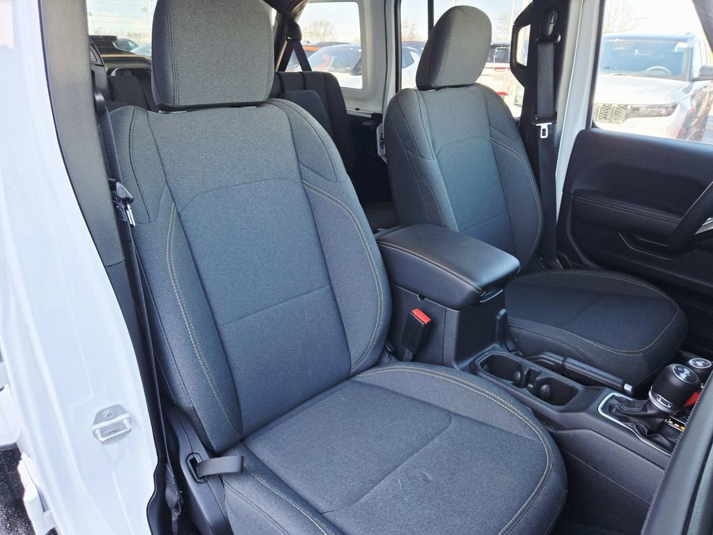 Used 2025 Jeep Wrangler Unlimited Sahara w/ Safety Group image 16