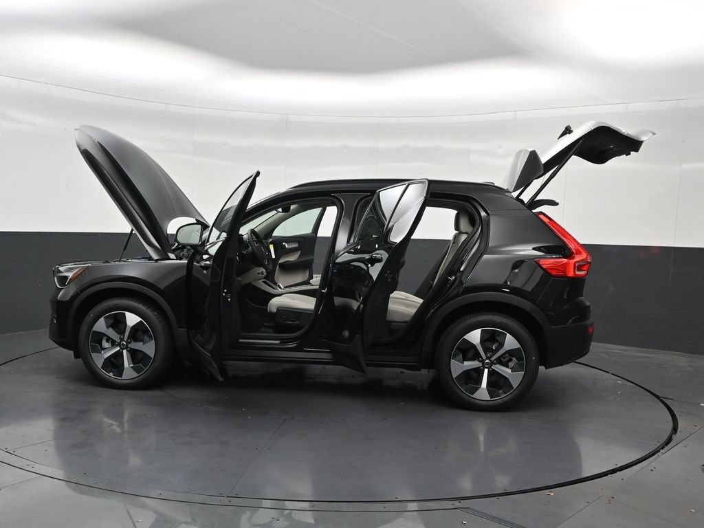 New 2026 Volvo XC40 B5 Plus w/ Protection Package Premier AWD/4WD image 31