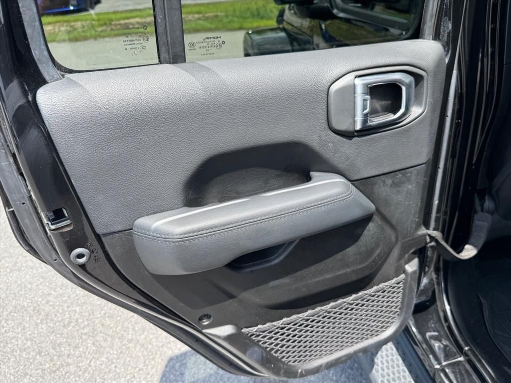 Used 2023 Jeep Wrangler Unlimited Sahara AWD/4WD image 13