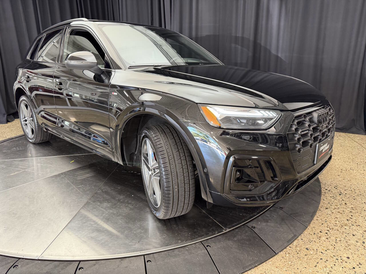 Used 2024 Audi Q5 e Prestige w/ Prestige Package image 8