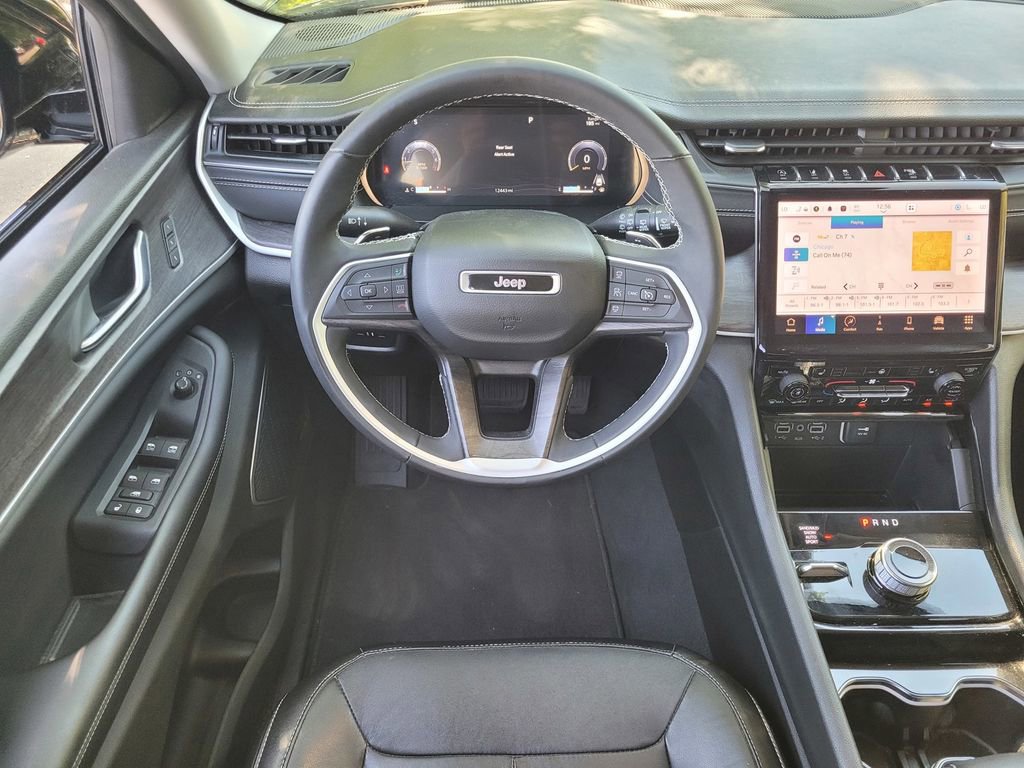 Used 2023 Jeep Grand Cherokee Limited w/ Black Appearance Package image 11