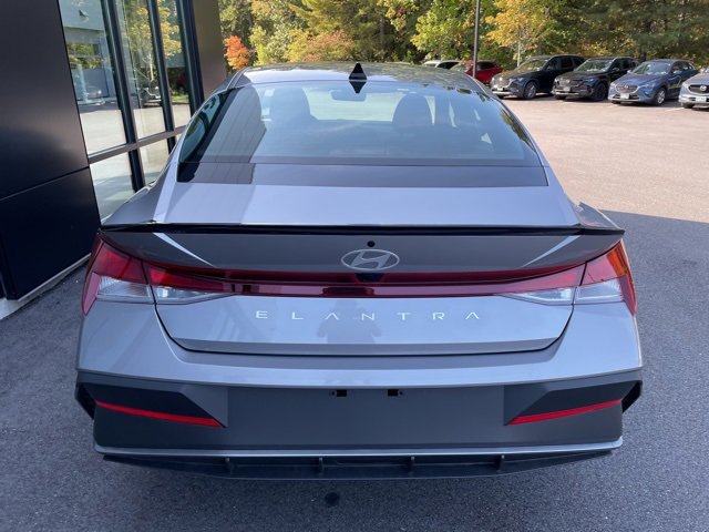 Used 2025 Hyundai Elantra Sport image 7