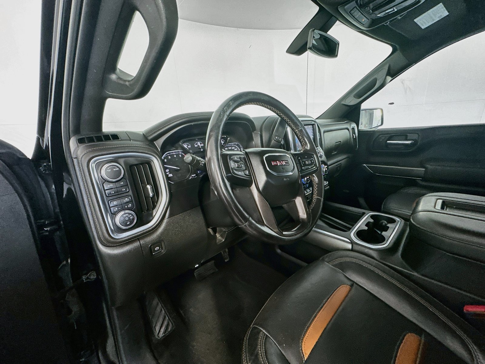 Used 2021 GMC Sierra 1500 AT4 w/ AT4 Preferred Package AWD/4WD image 9