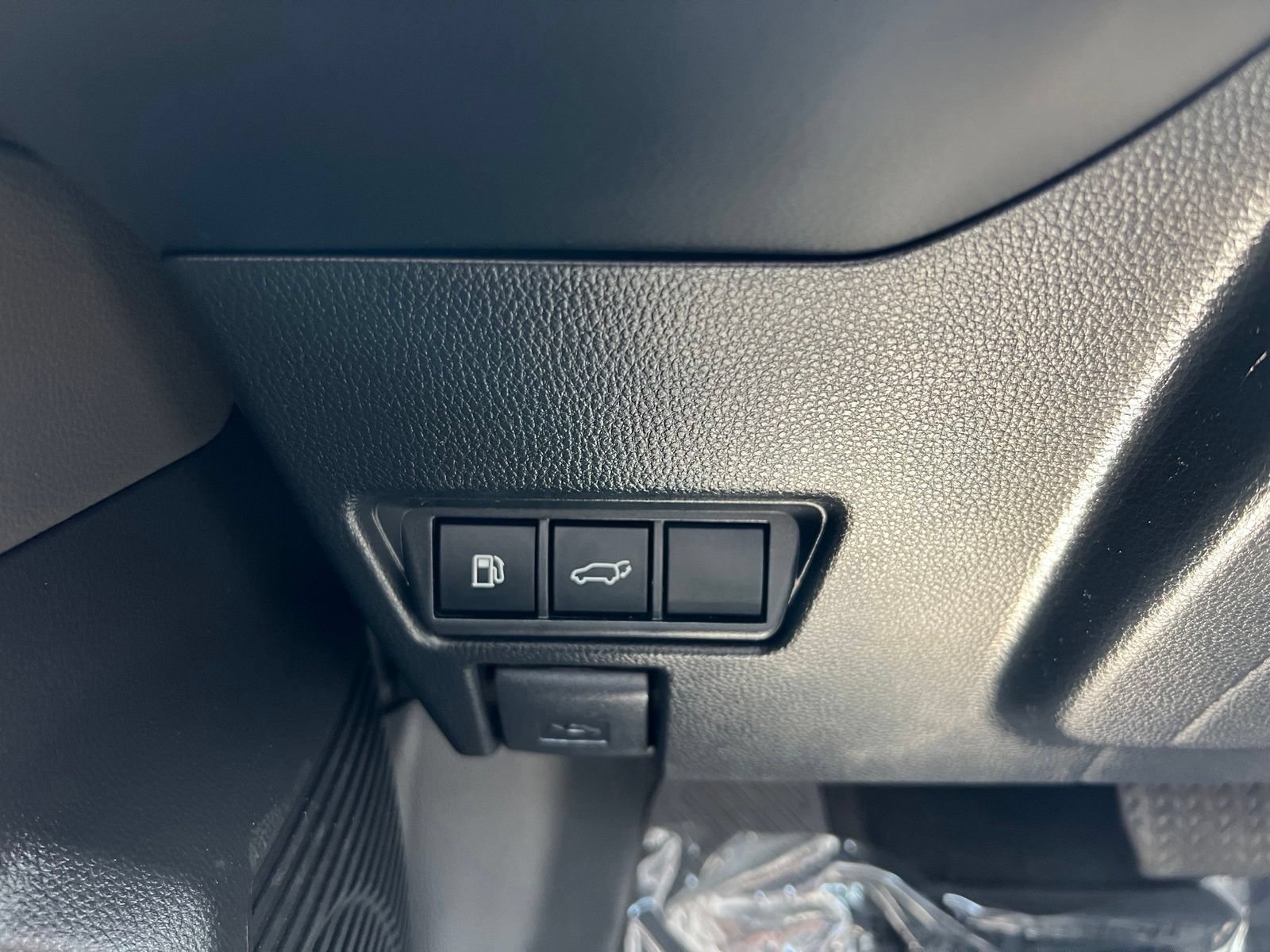 Used 2025 Toyota Prius Limited FWD image 36